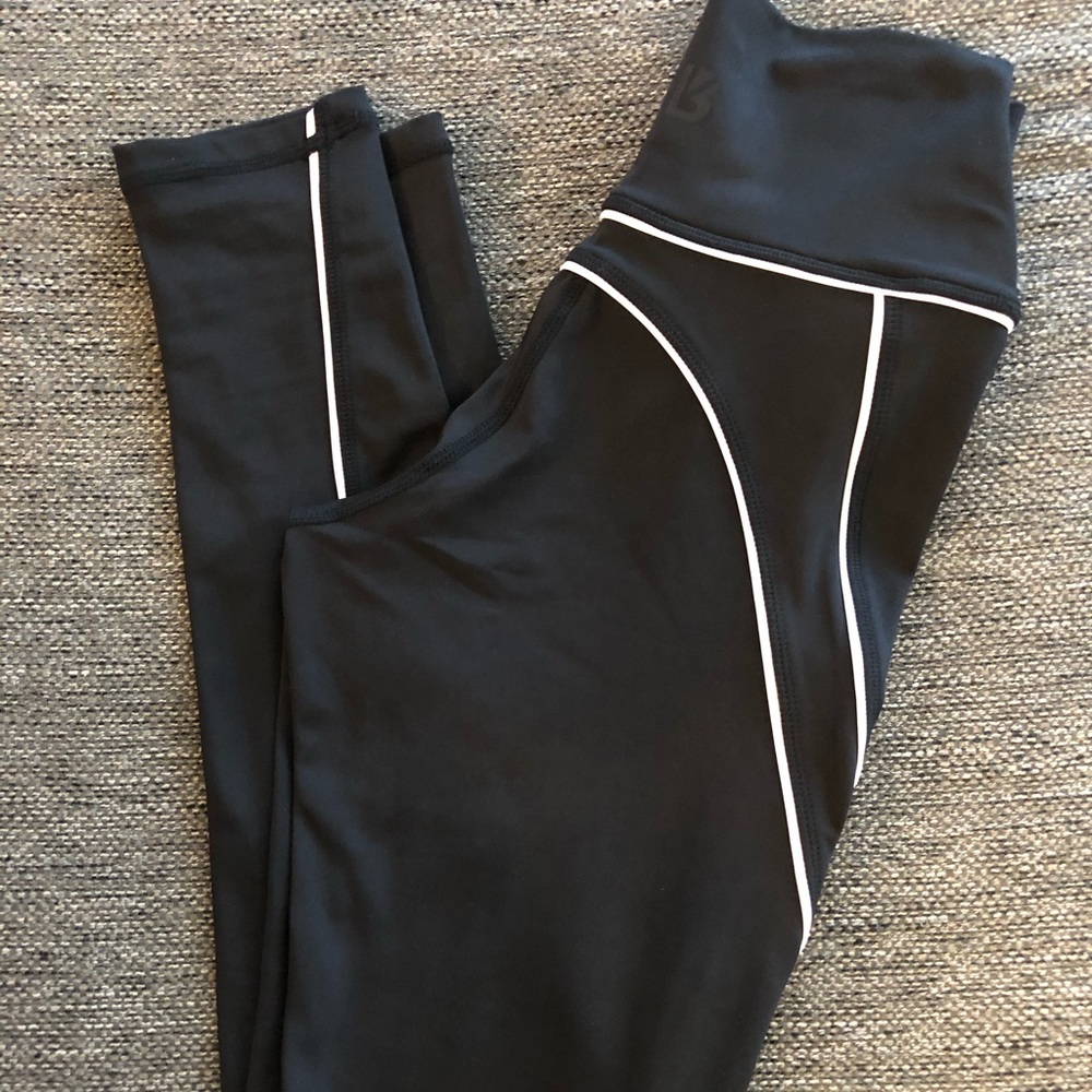 BuffBunny Nirvana leggings as XS